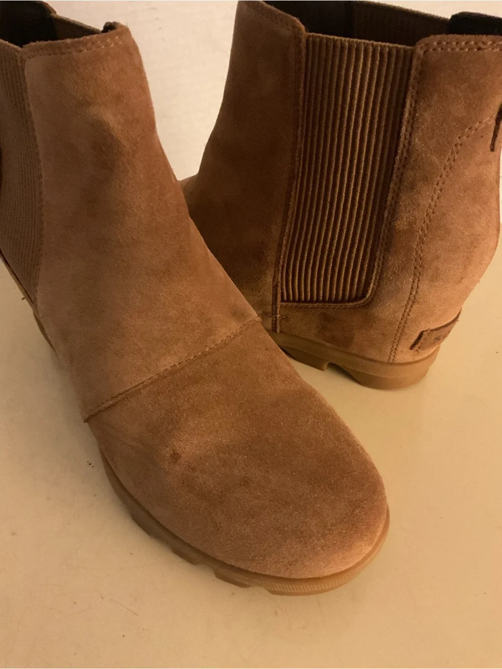 Sorel Women's Suede Chelsea Platform Joan of Artic wedge boots US 8.5